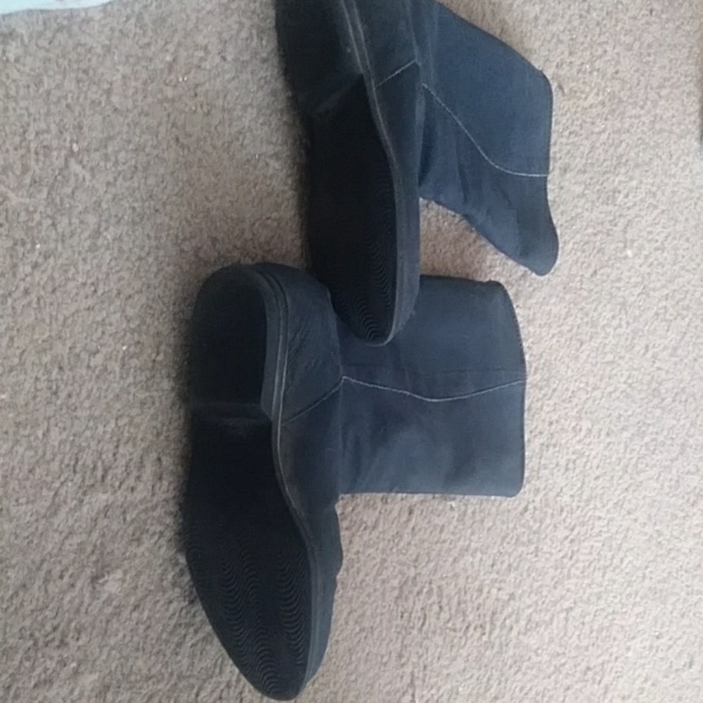 Shoes - Picture 3 of 3